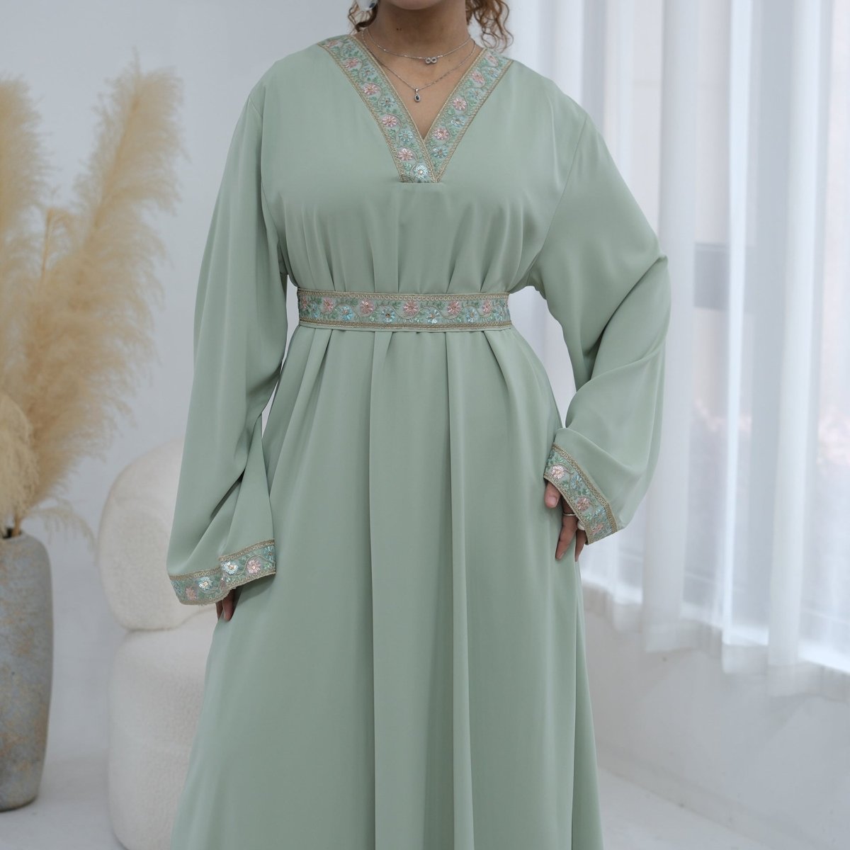 Robe Maxi Nida à Col en V Brodée Florale (MA448)