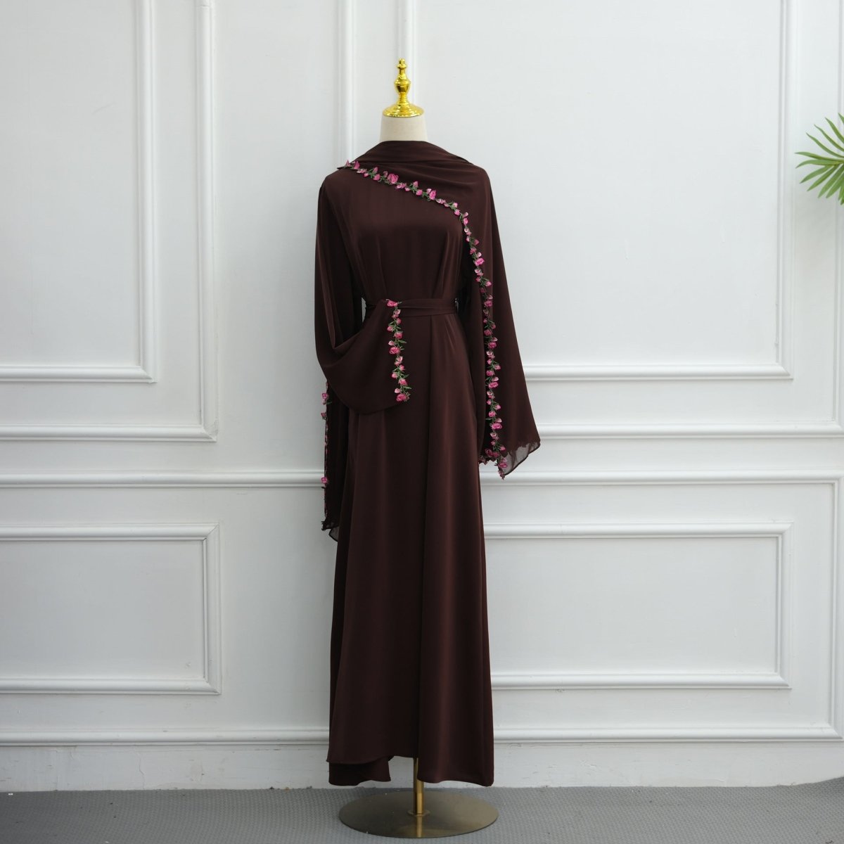 Robe Maxi à Bourgeon de Rose Brodé et Bordure Diagonale(MA455)