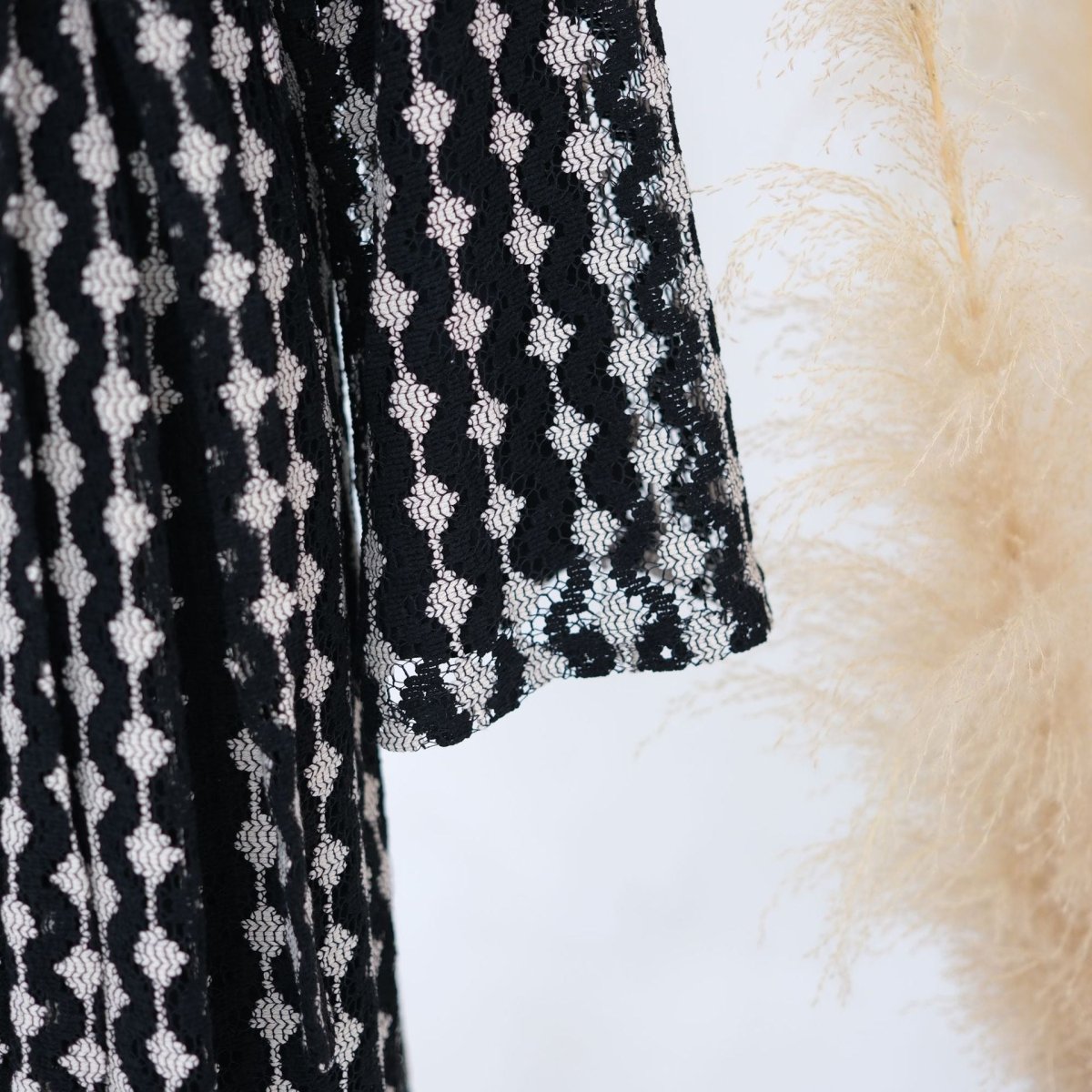 Abaya ouverte en tricot dentelle ajourée (MOA327)