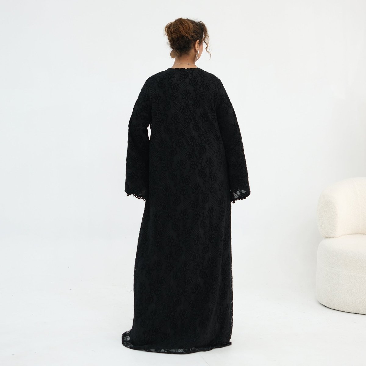 Abaya ouverte en dentelle florale avec doublure (MOA329)