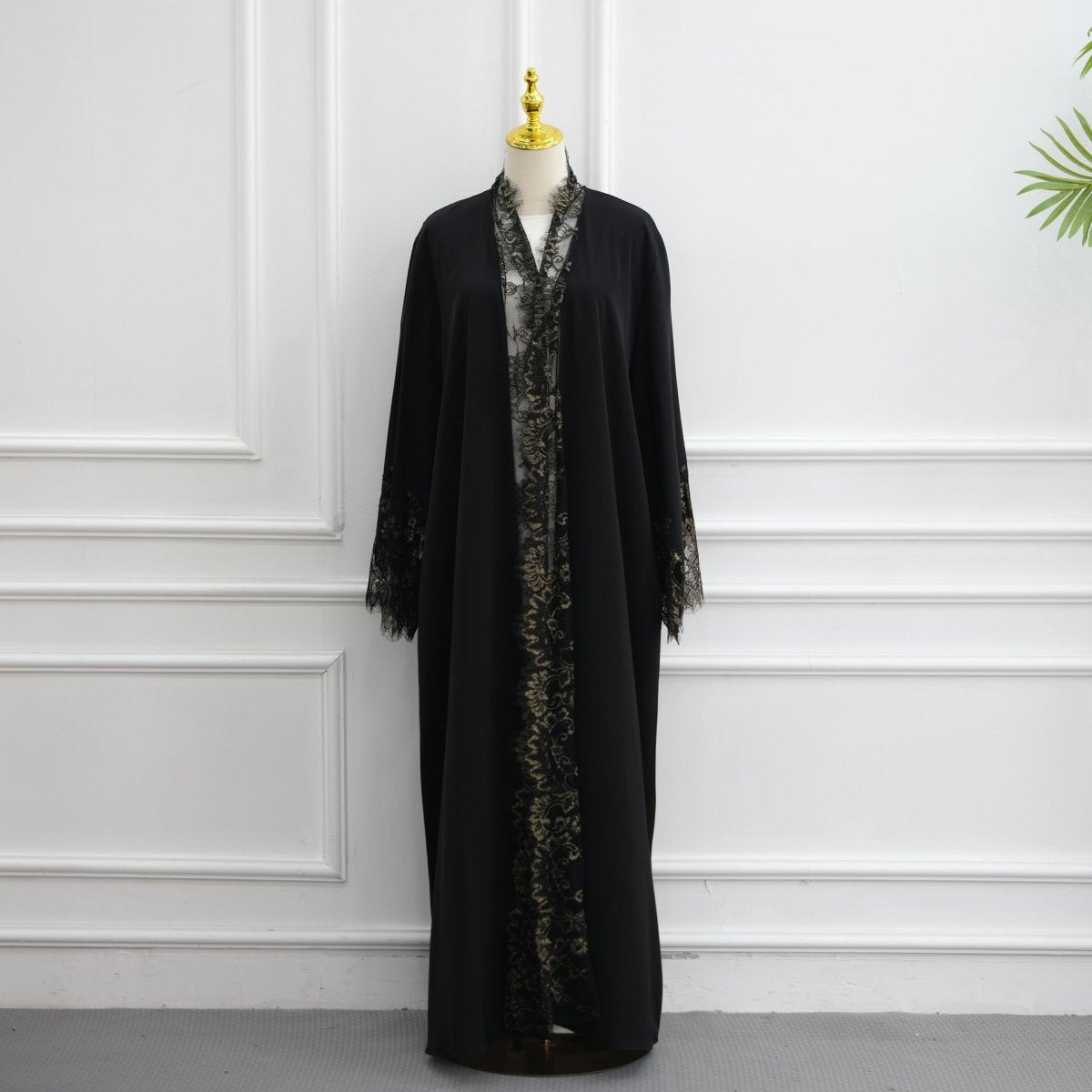 Abaya ouverte à manches évasées avec panneaux en dentelle et poches (MOA332)