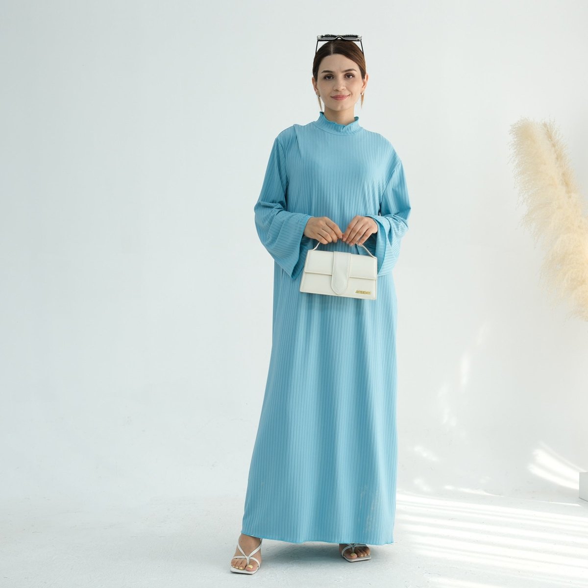 Abaya unie à col montant avec impression sous les bras (MA118)