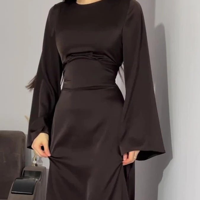 Abaya cintrée à la taille, abaya unie à bretelles (UKMA106)