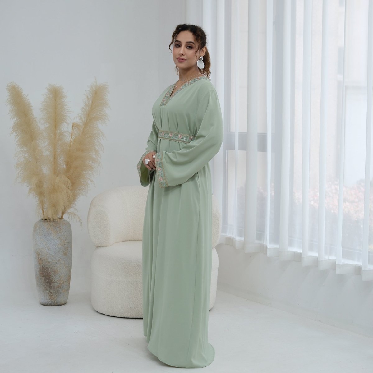 Robe Maxi Nida à Col en V Brodée Florale (MA448)