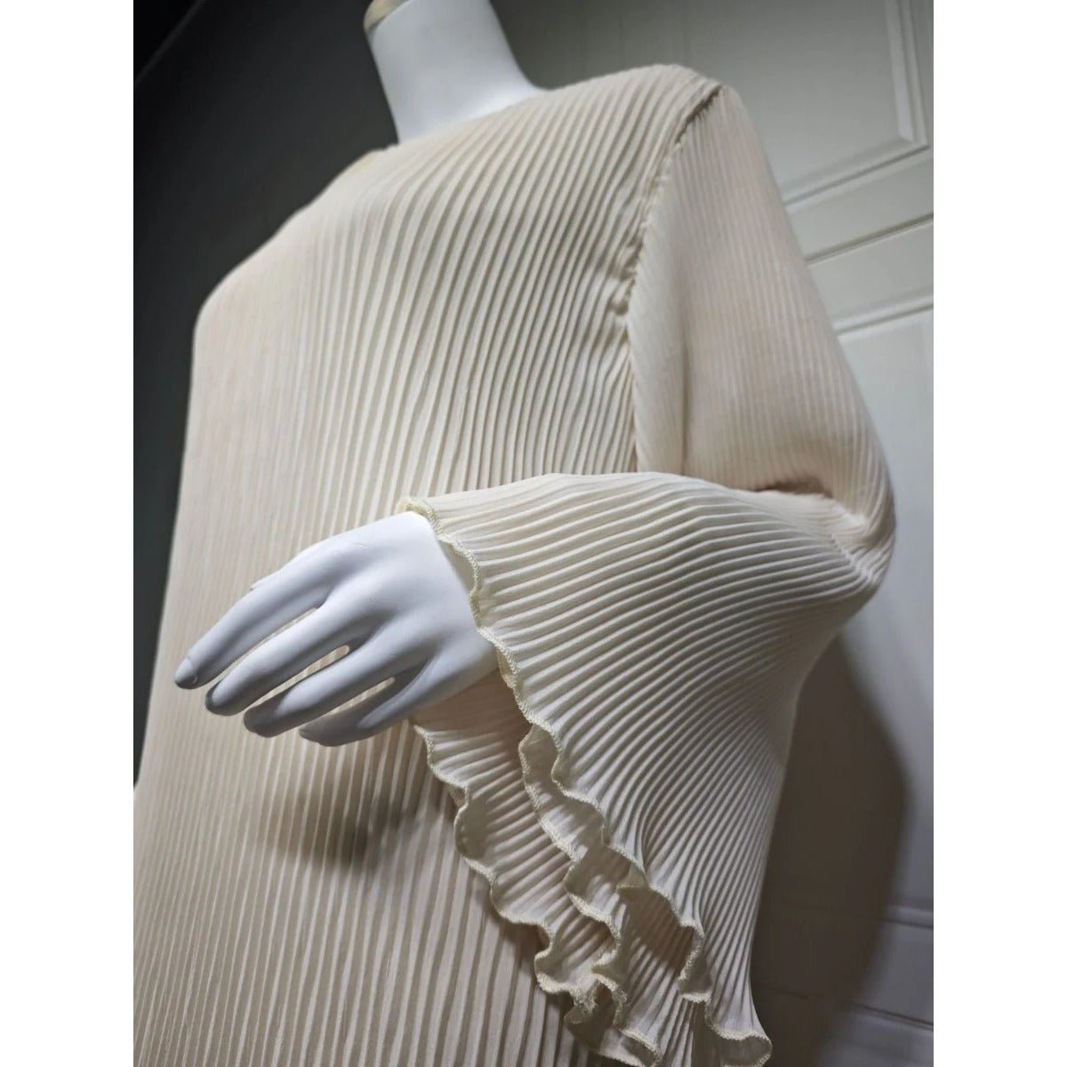 Robe Abaya élégante en mousseline plissée pour femmes musulmanes, coupe pull-over modeste, coloris uni, avec manches évasées (MA176)