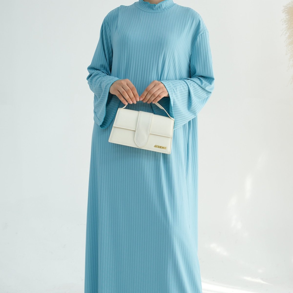 Abaya unie à col montant avec impression sous les bras (MA118)