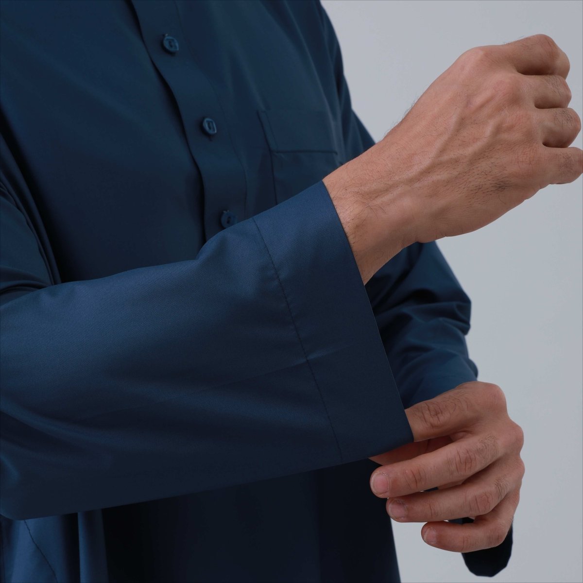 Thobe uni pour homme avec patte de boutonnage (MT036)