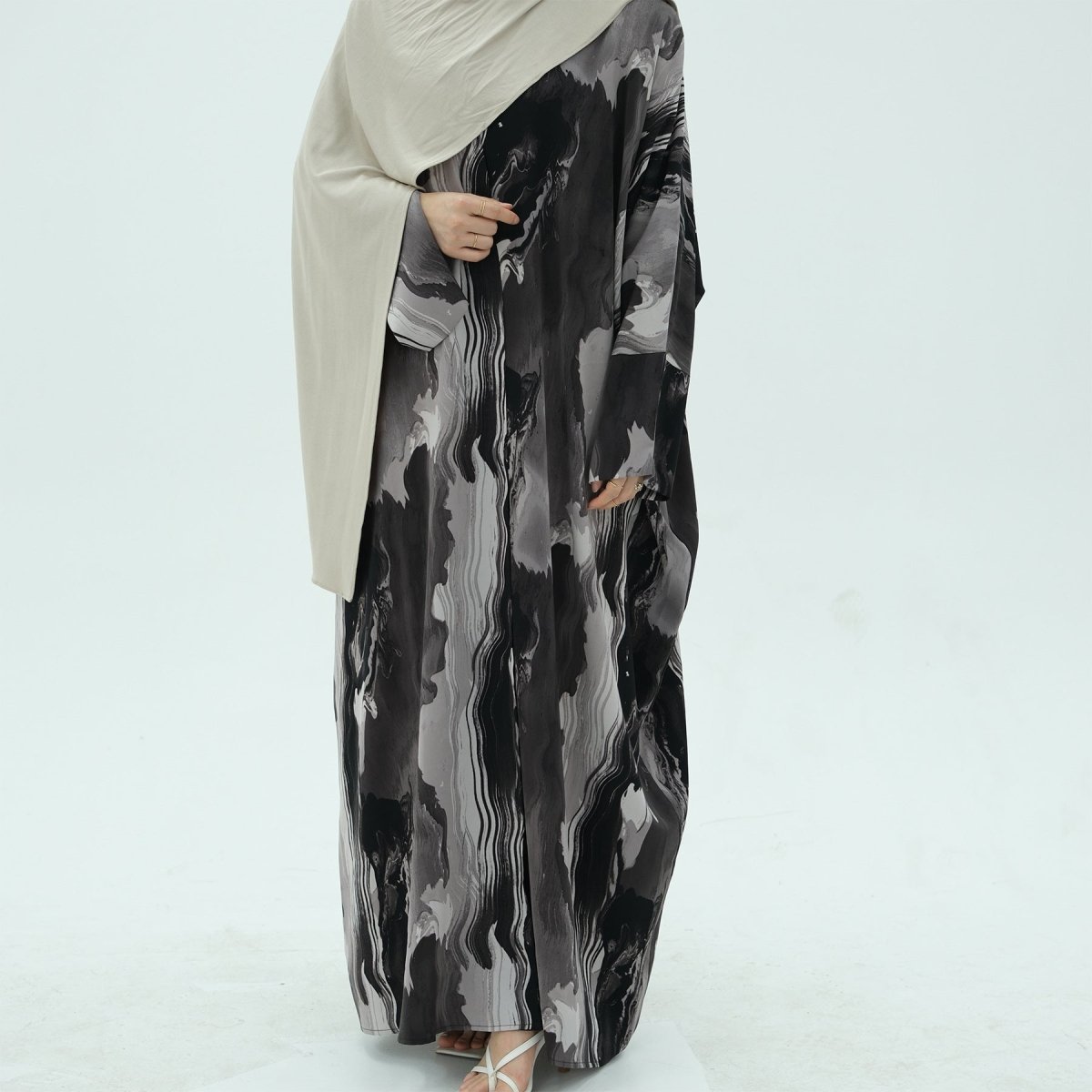 Cardigan Abaya imprimé élégant, motifs floraux géométriques artistiques, mode islamique modeste (MOA154)