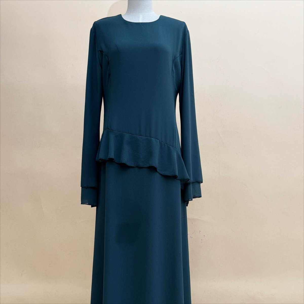 Robe longue en mousseline avec volants et nœud au dos | Robe maxi à manches cloche et étagée (MS227)