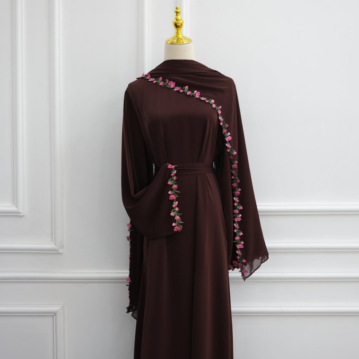 Robe Maxi à Bourgeon de Rose Brodé et Bordure Diagonale(MA455)