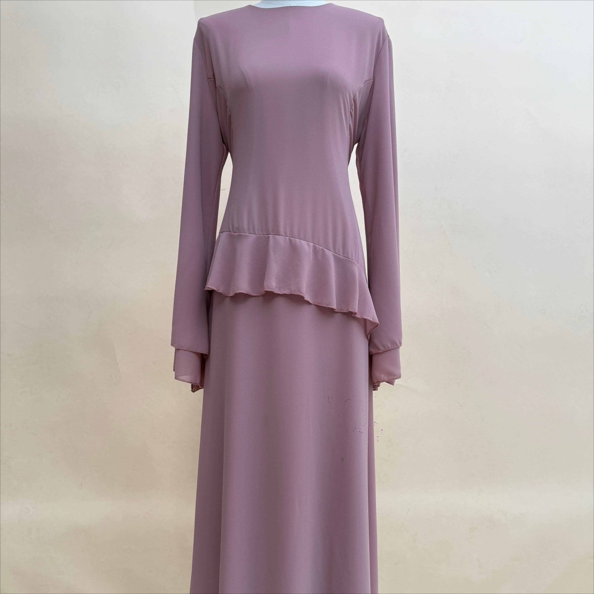 Robe Longue en Mousseline Volantée avec Nœud au Dos | Robe Maxi Étagée à Manches Cloche (UKMS227)