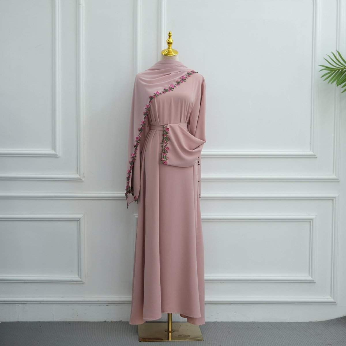 Robe Maxi à Bourgeon de Rose Brodé et Bordure Diagonale(MA455)
