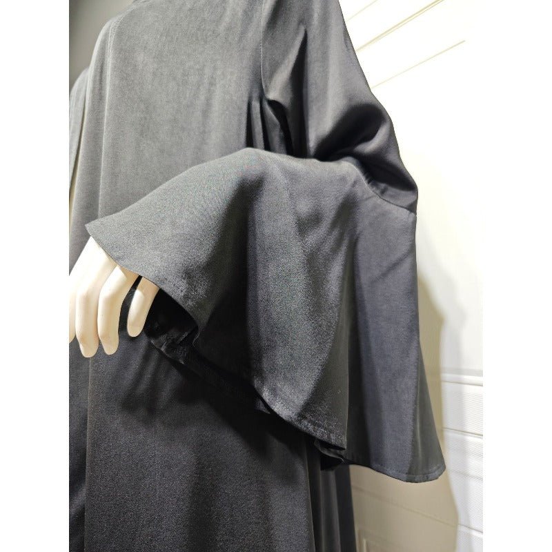 Robe Abaya Unie en Satin Doux Ouverte Devant à Manches Feuille de Lotus | Cache-Abaya Modeste Léger (MOA220)