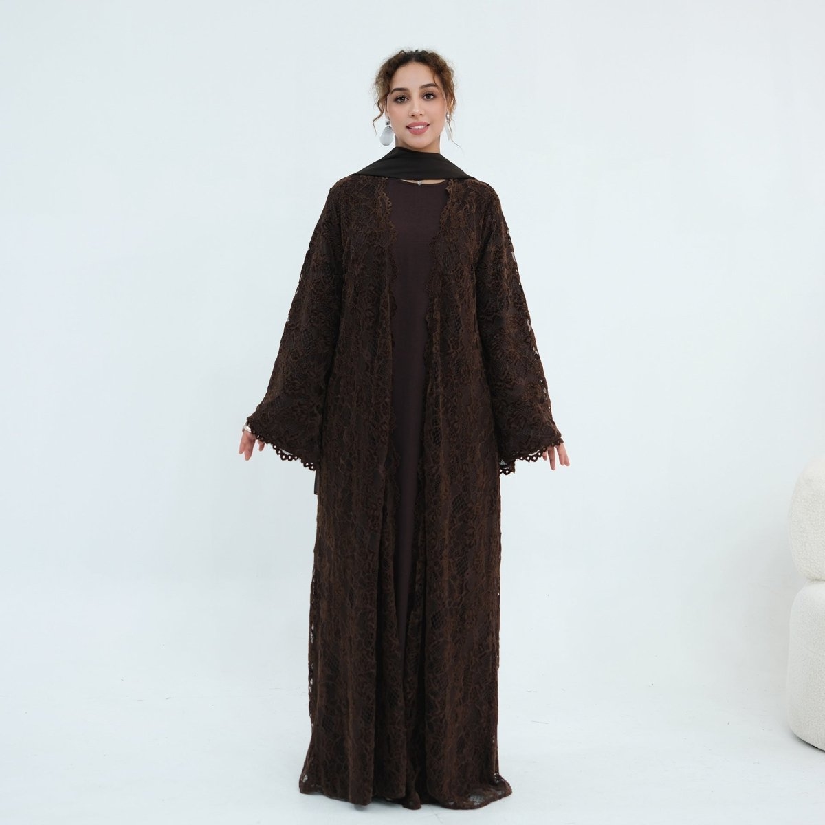 Abaya ouverte en dentelle florale avec doublure (MOA329)