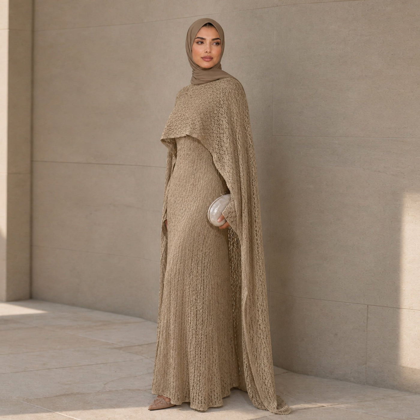 Robe Maxi Doublée à Manches Cape et Dentelle Florale Texturée (MS519)