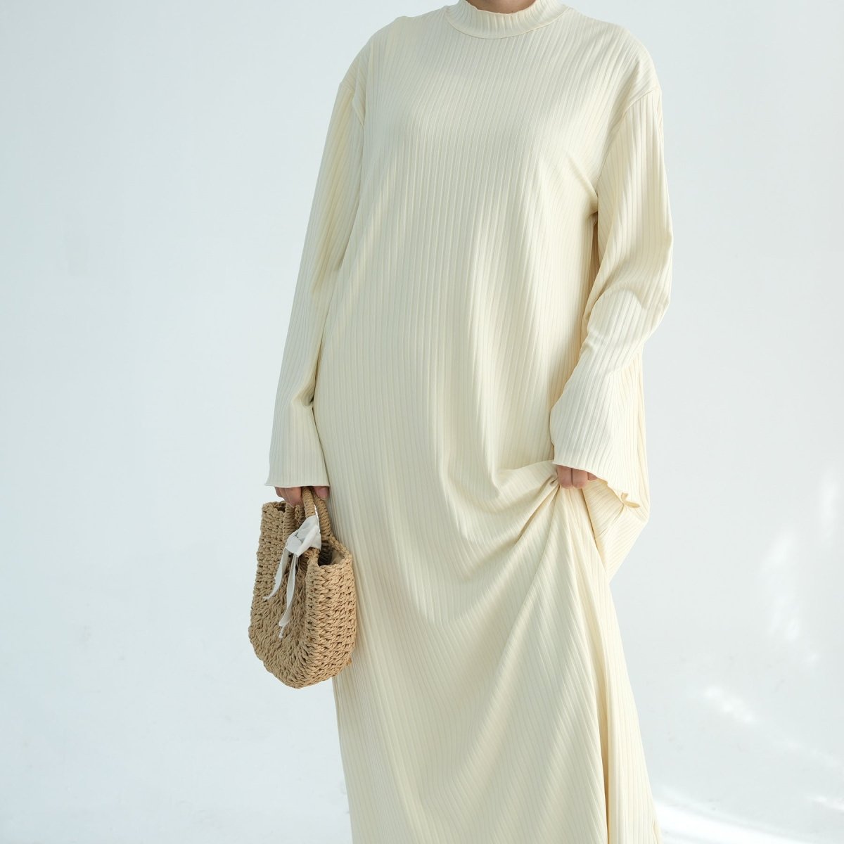 Abaya unie à col montant avec impression sous les bras (MA118)