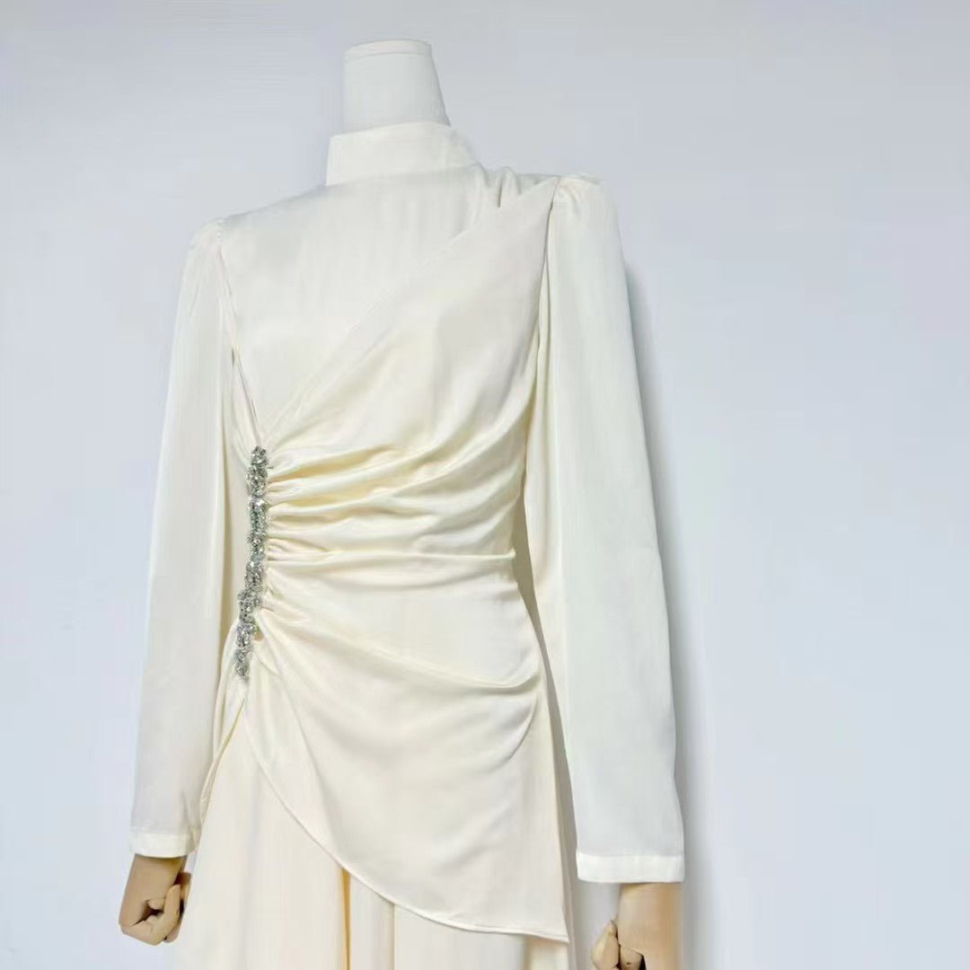 Robe froncée ornée de cristaux avec jupe à volant asymétrique (MS346)