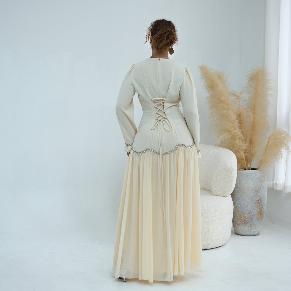 Robe Longue à Manches Volantées Ornées de Cristaux (MS458)