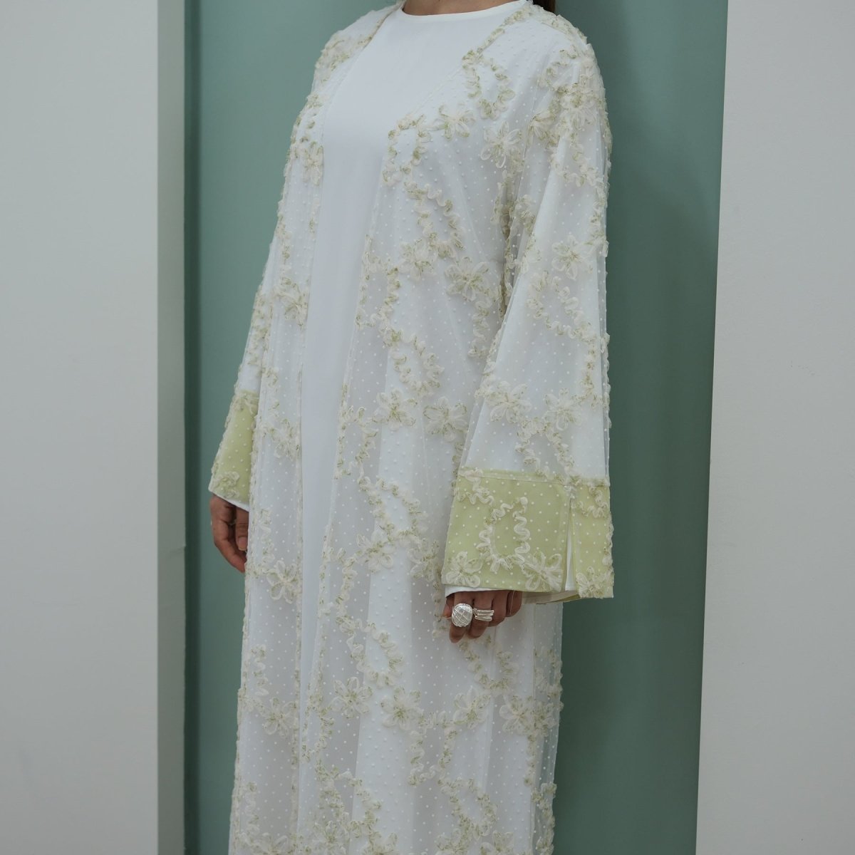 Abaya ouverte en mesh floral 3D (MOA288)