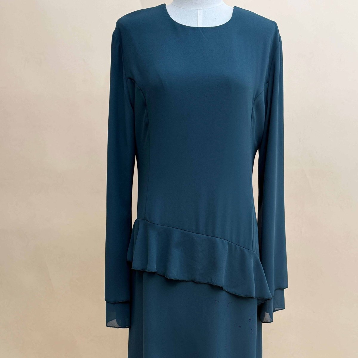Robe longue en mousseline avec volants et nœud au dos | Robe maxi à manches cloche et étagée (MS227)