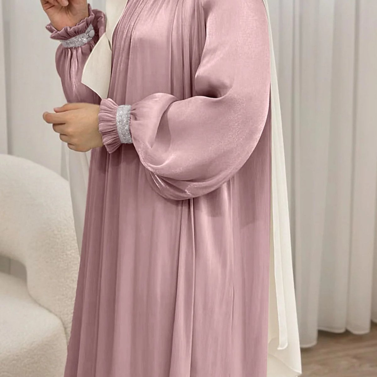 Abaya Élégante à Manchette Fleurie Brillante et Sequins | Abaya Brillante avec Sequins (MA140)