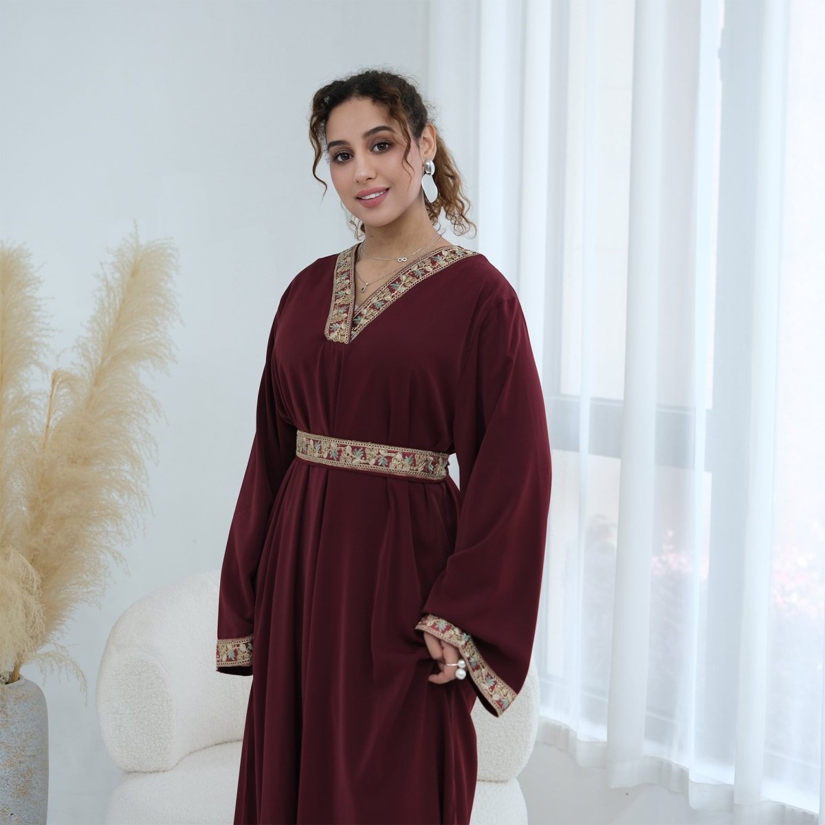 Robe Maxi Nida à Col en V Brodée Florale (MA448)