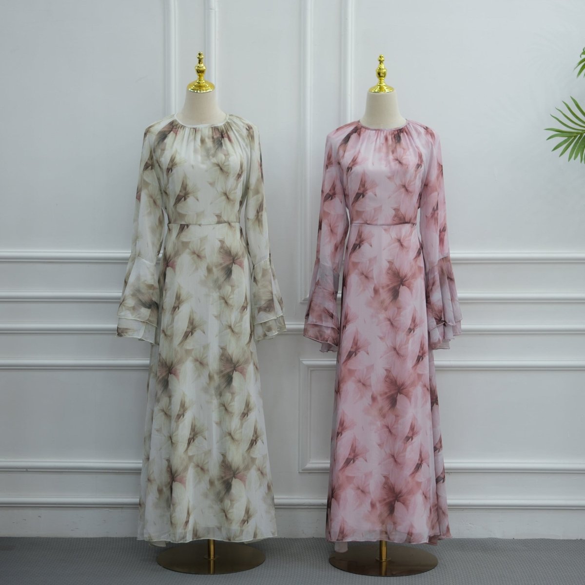 Robe maxi imprimée aquarelle à double couche et manches évasées (MS479)