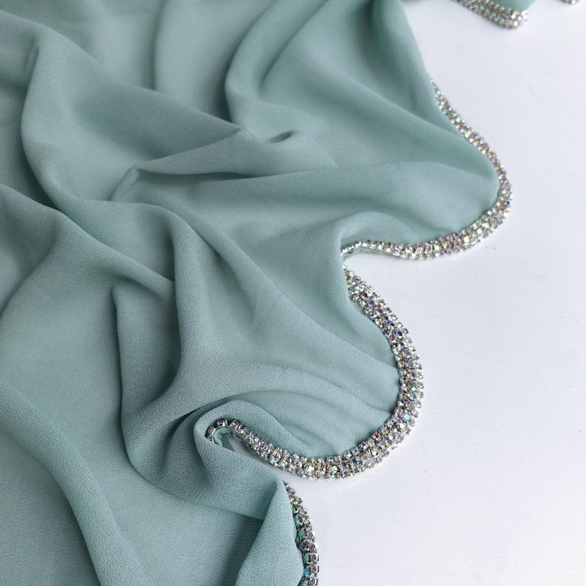 Hijab en Mousseline Bordé de Diamants (MH087)