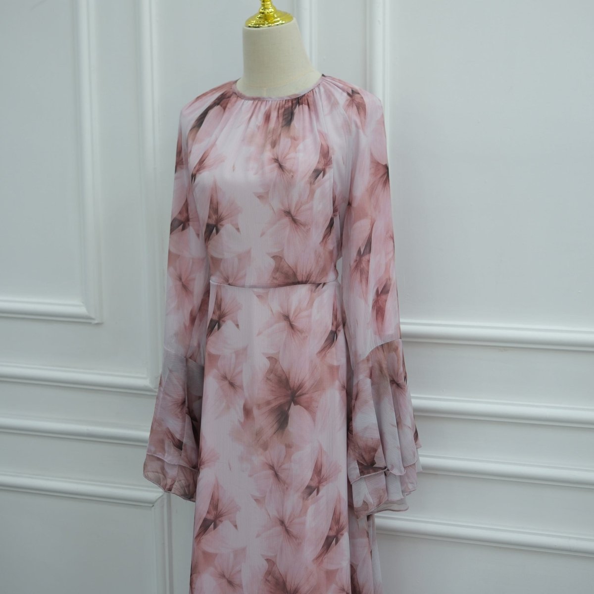 Robe maxi imprimée aquarelle à double couche et manches évasées (MS479)