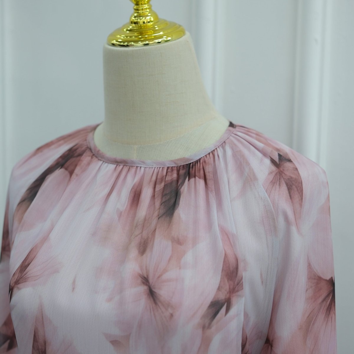 Robe maxi imprimée aquarelle à double couche et manches évasées (MS479)