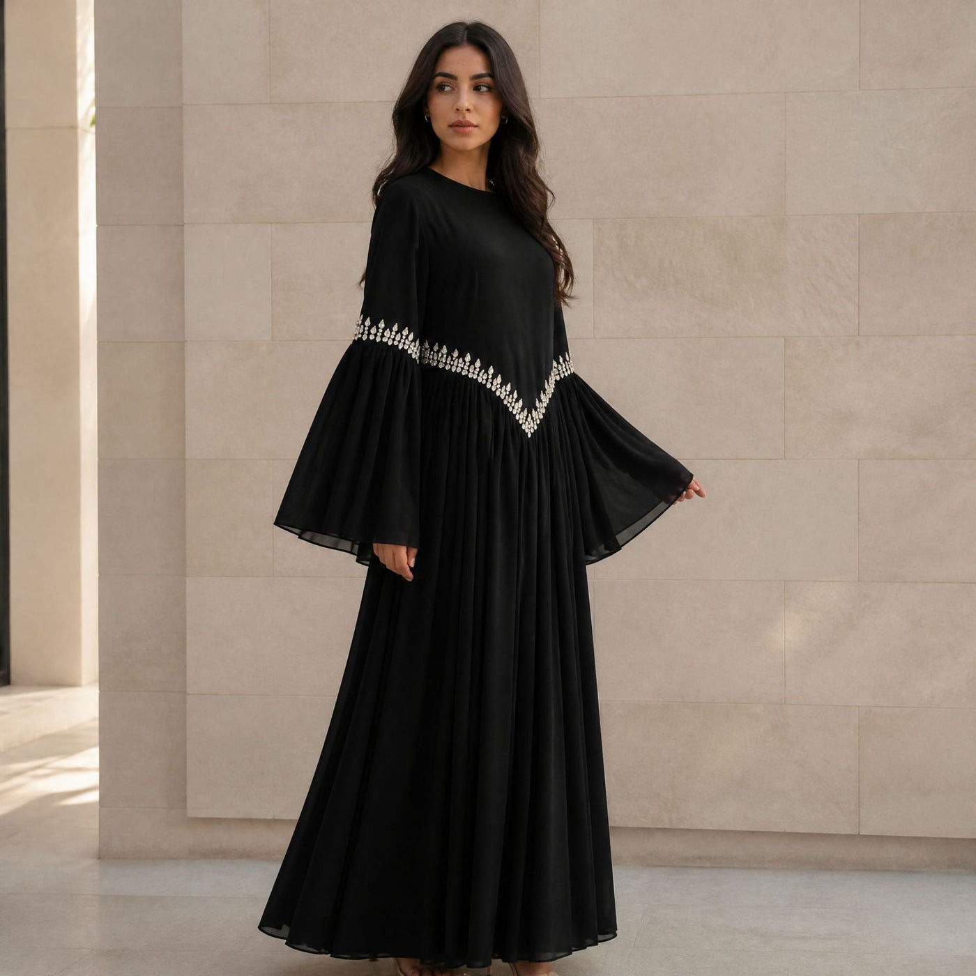 Robe Maxi Taille et Poignets Ornés de Strass avec Manches Évasées (MS513)