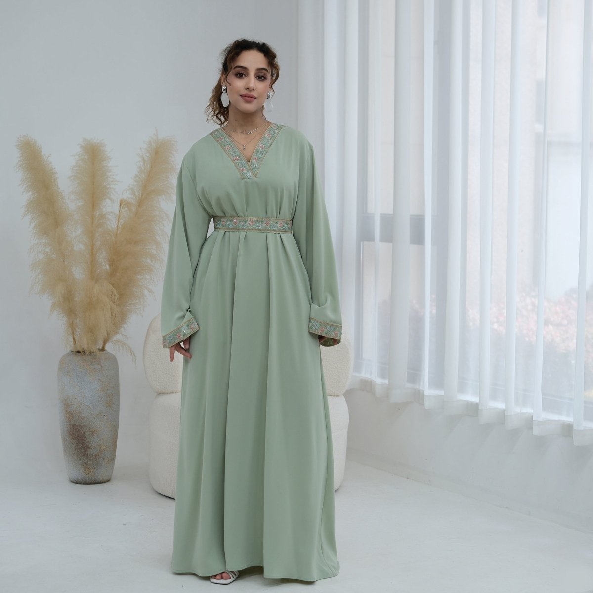Robe Maxi Nida à Col en V Brodée Florale (MA448)