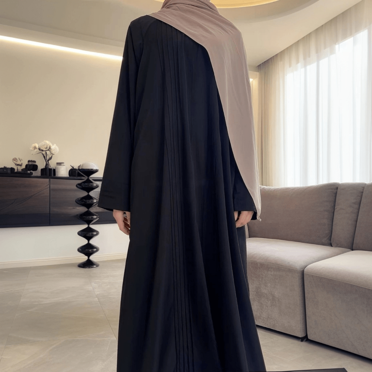 Abaya Serene plissée en georgette, coupe ample et longueur intégrale, style modeste (MA254)