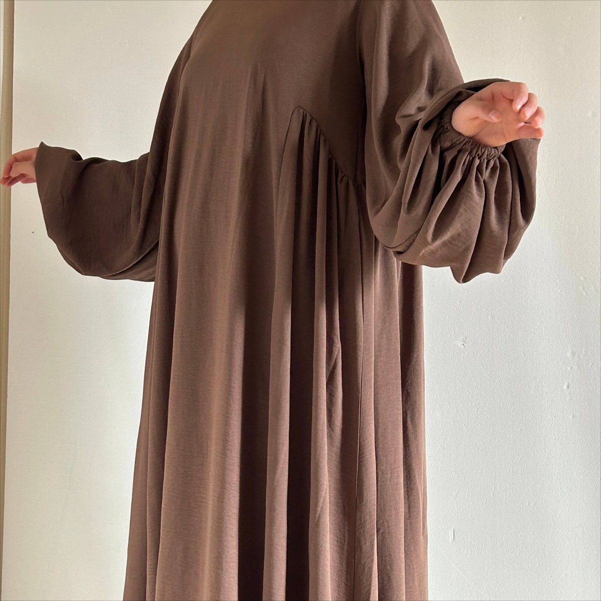 Abaya Crêpe Coupe Décontractée à Manches Lanterne (UKMA190)
