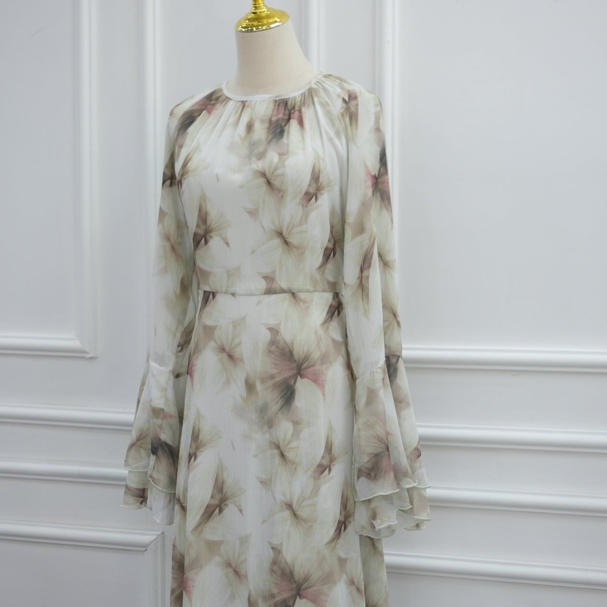 Robe maxi imprimée aquarelle à double couche et manches évasées (MS479)