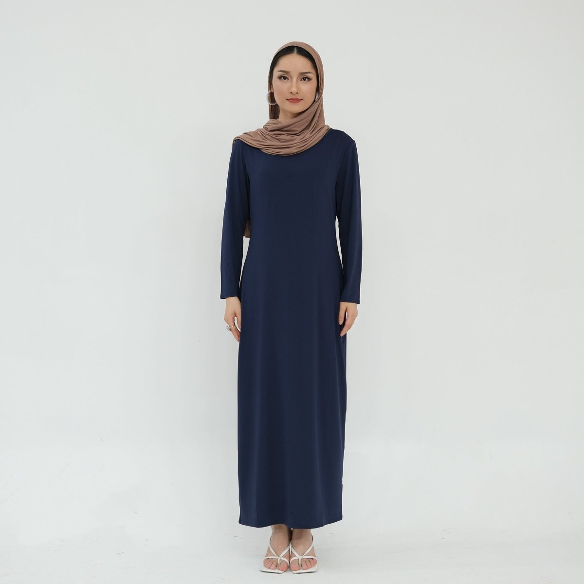 Robe de base essentielle en soie de lait ultra longue, douce et superposable | Robe maxi à enfiler, col rond (MA319)