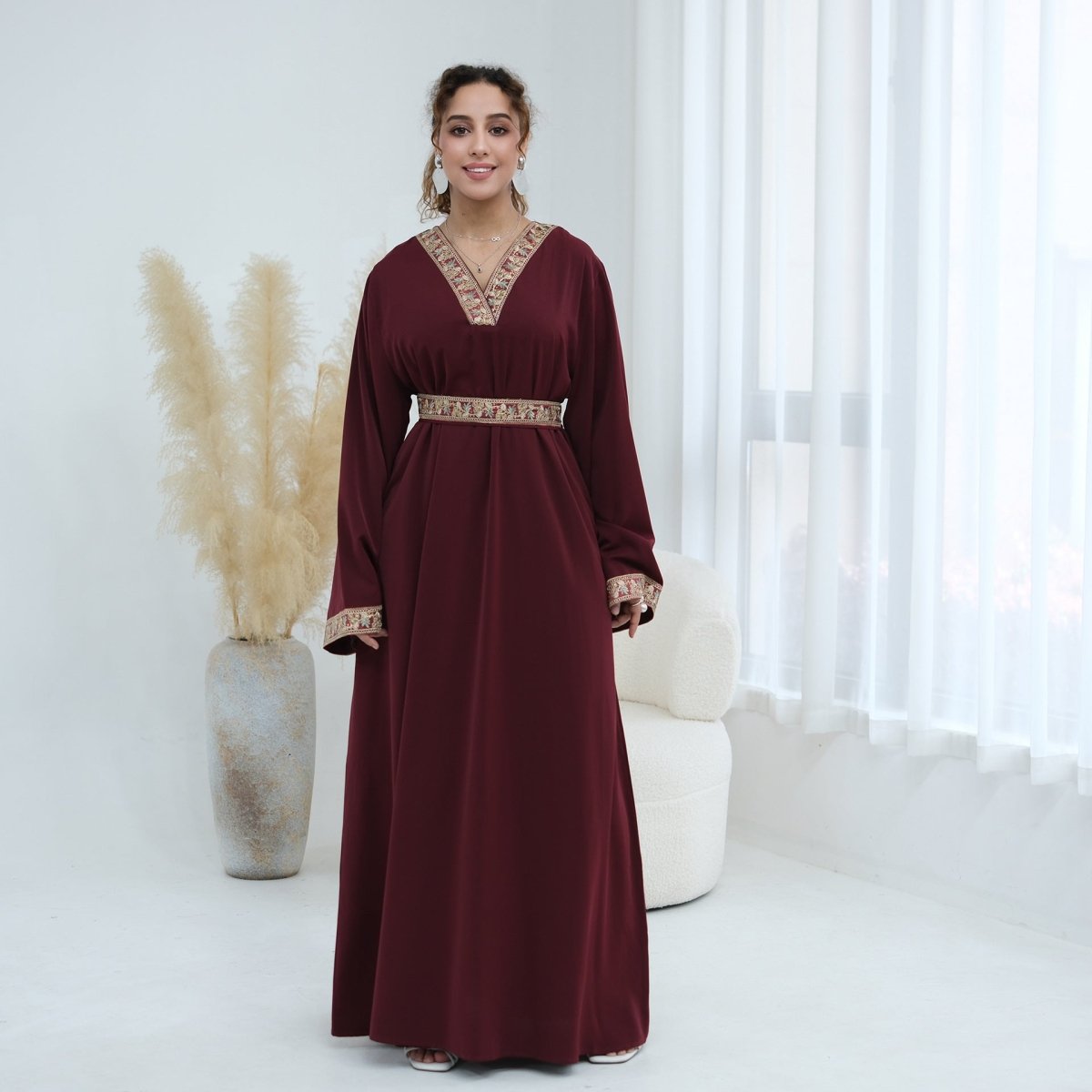 Robe Maxi Nida à Col en V Brodée Florale (MA448)
