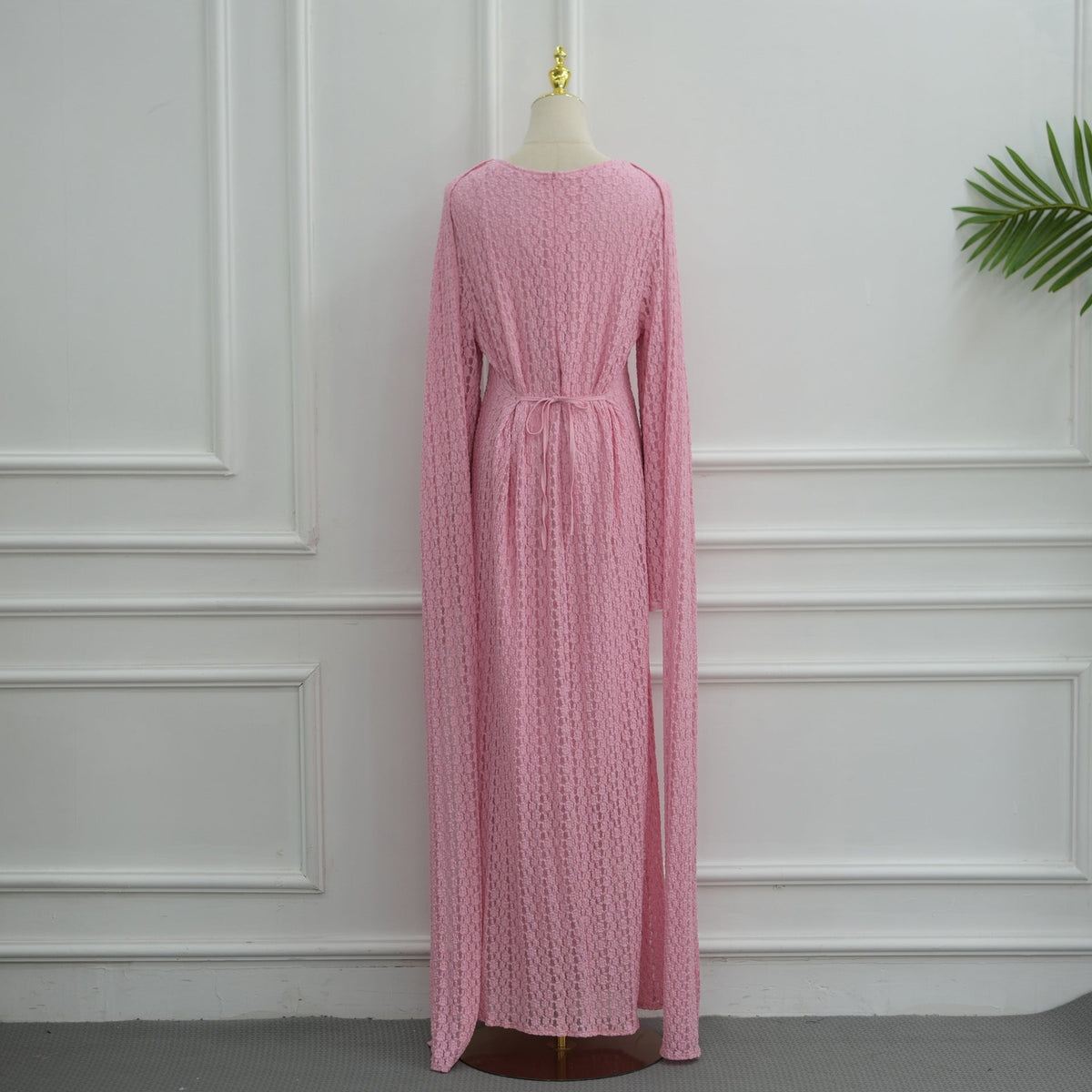Robe Maxi Doublée à Manches Cape et Dentelle Florale Texturée (MS519)