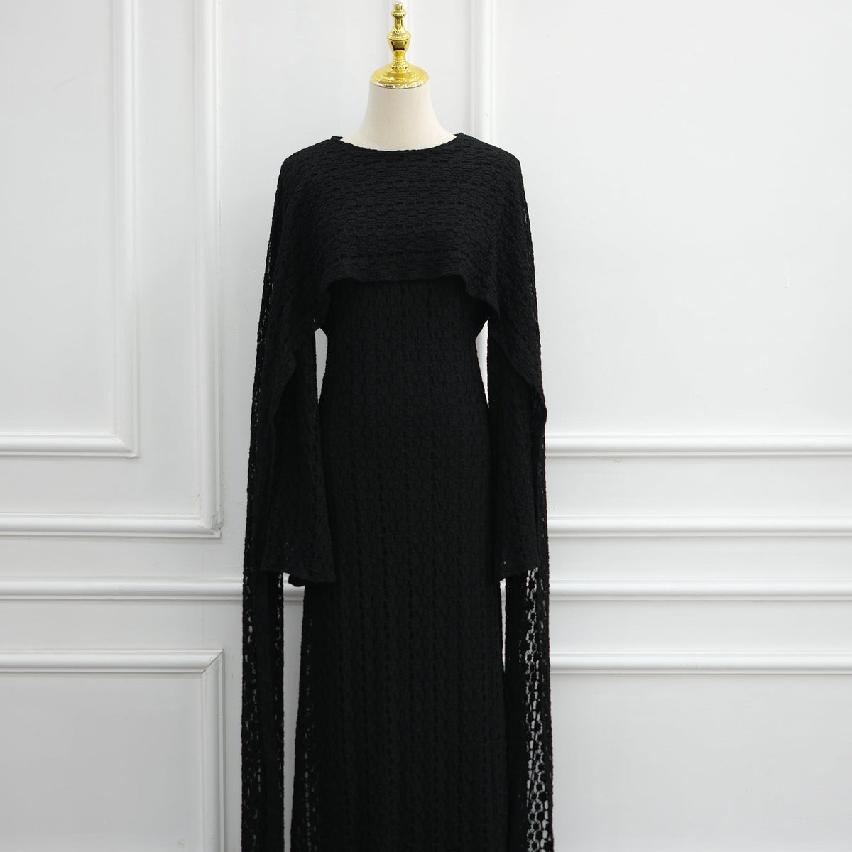 Robe Maxi Doublée à Manches Cape et Dentelle Florale Texturée (MS519)