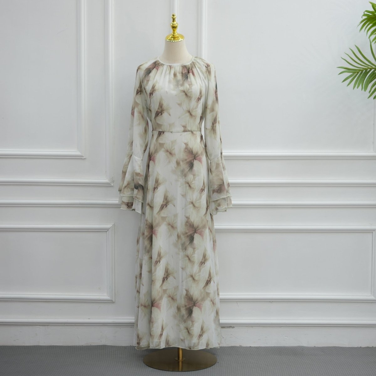 Robe maxi imprimée aquarelle à double couche et manches évasées (MS479)