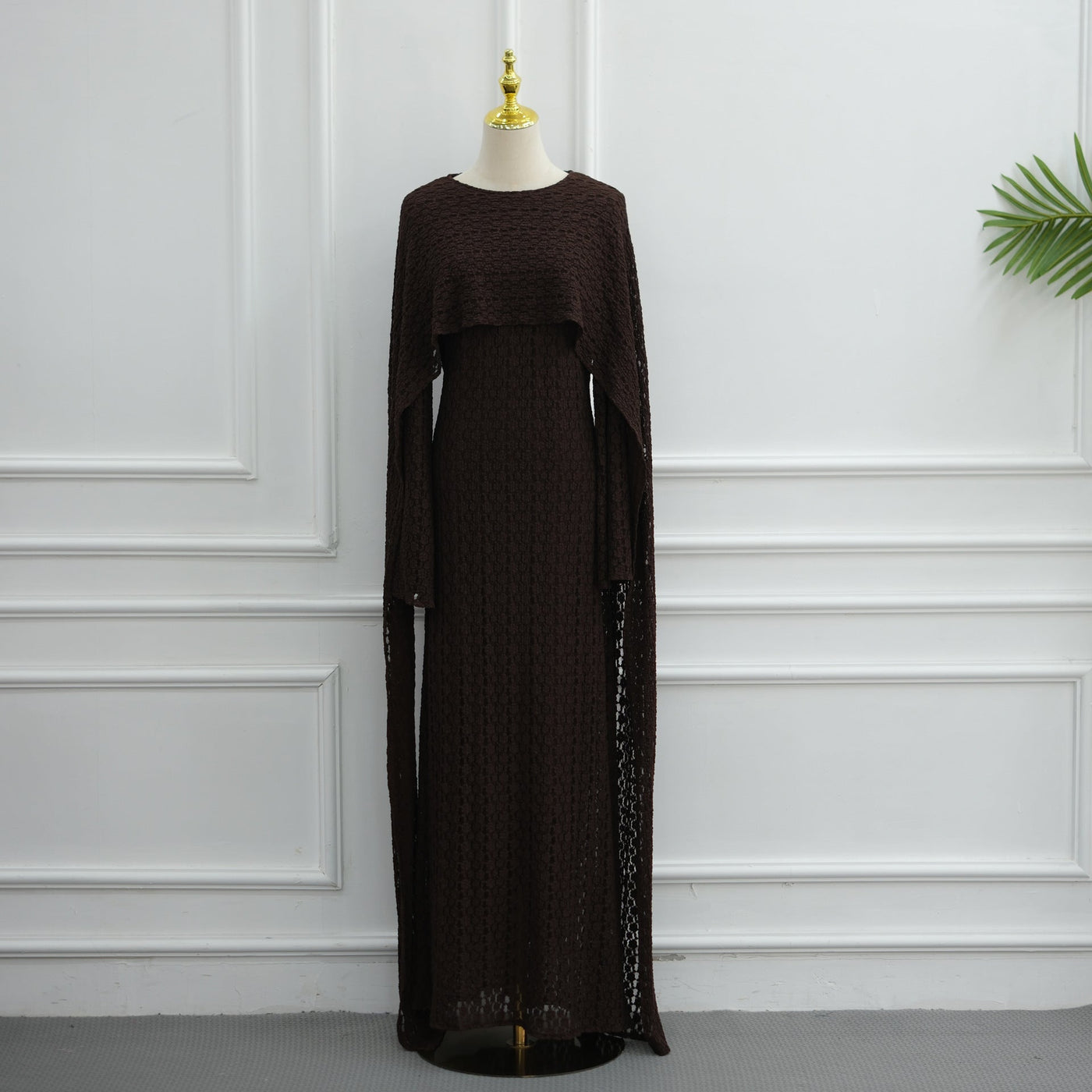Robe Maxi Doublée à Manches Cape et Dentelle Florale Texturée (MS519)