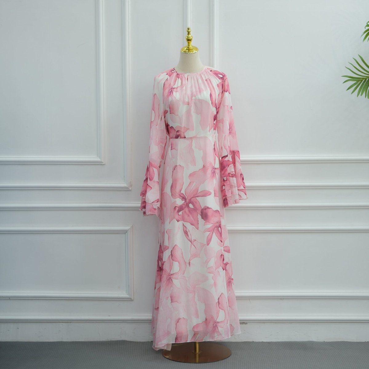 Robe maxi imprimée aquarelle à double couche et manches évasées (MS479)