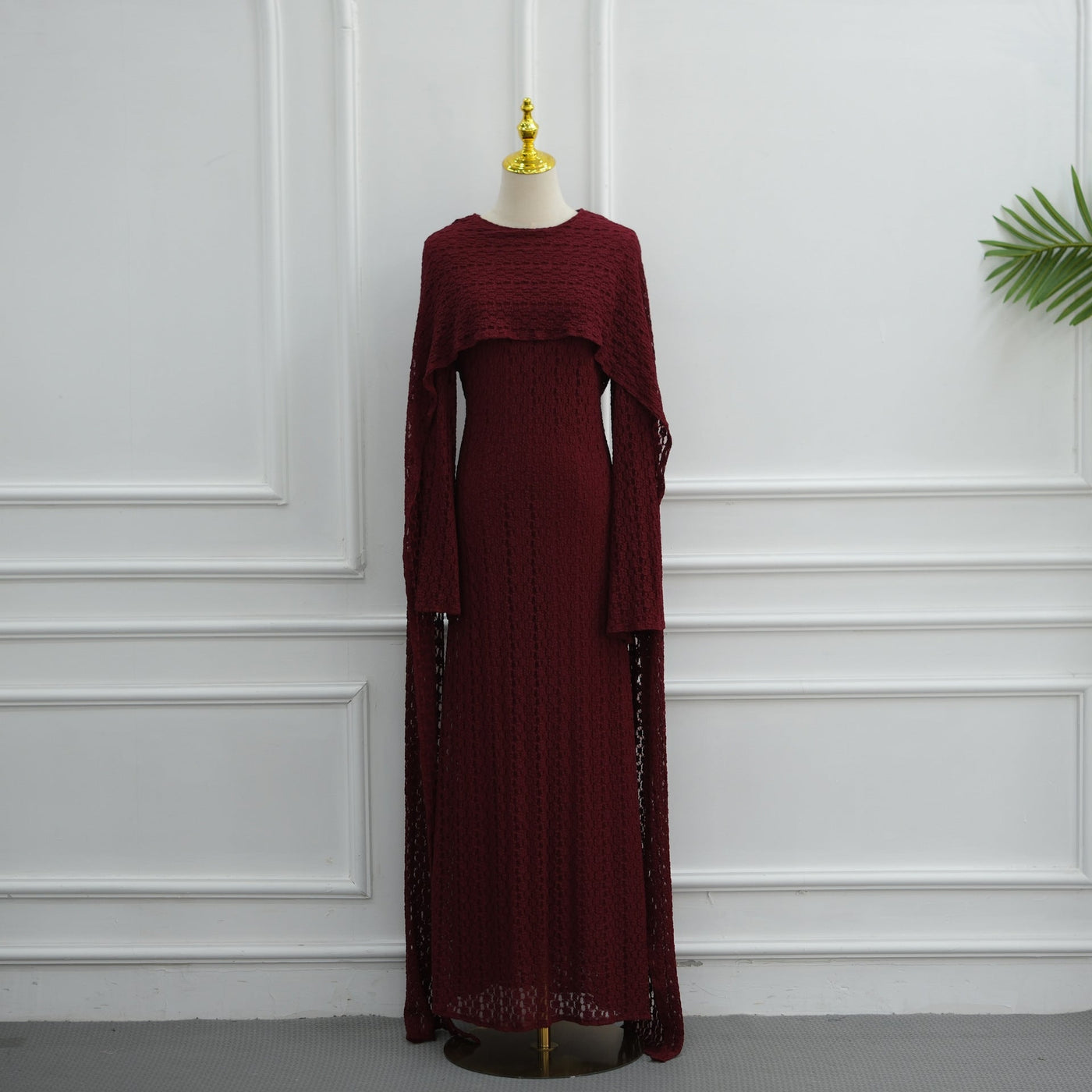 Robe Maxi Doublée à Manches Cape et Dentelle Florale Texturée (MS519)