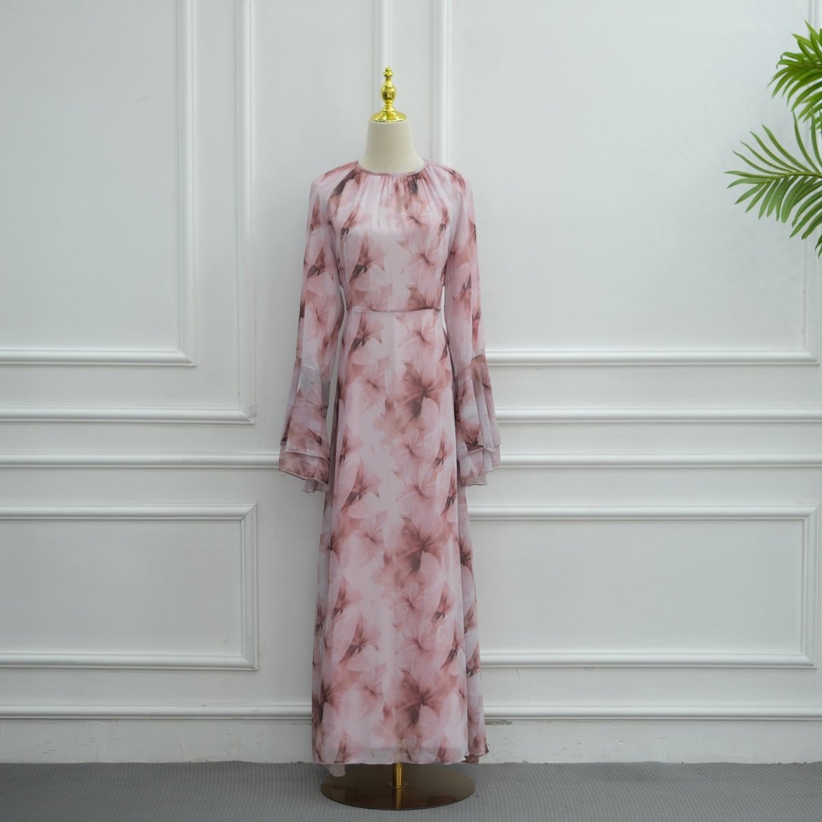 Robe maxi imprimée aquarelle à double couche et manches évasées (MS479)