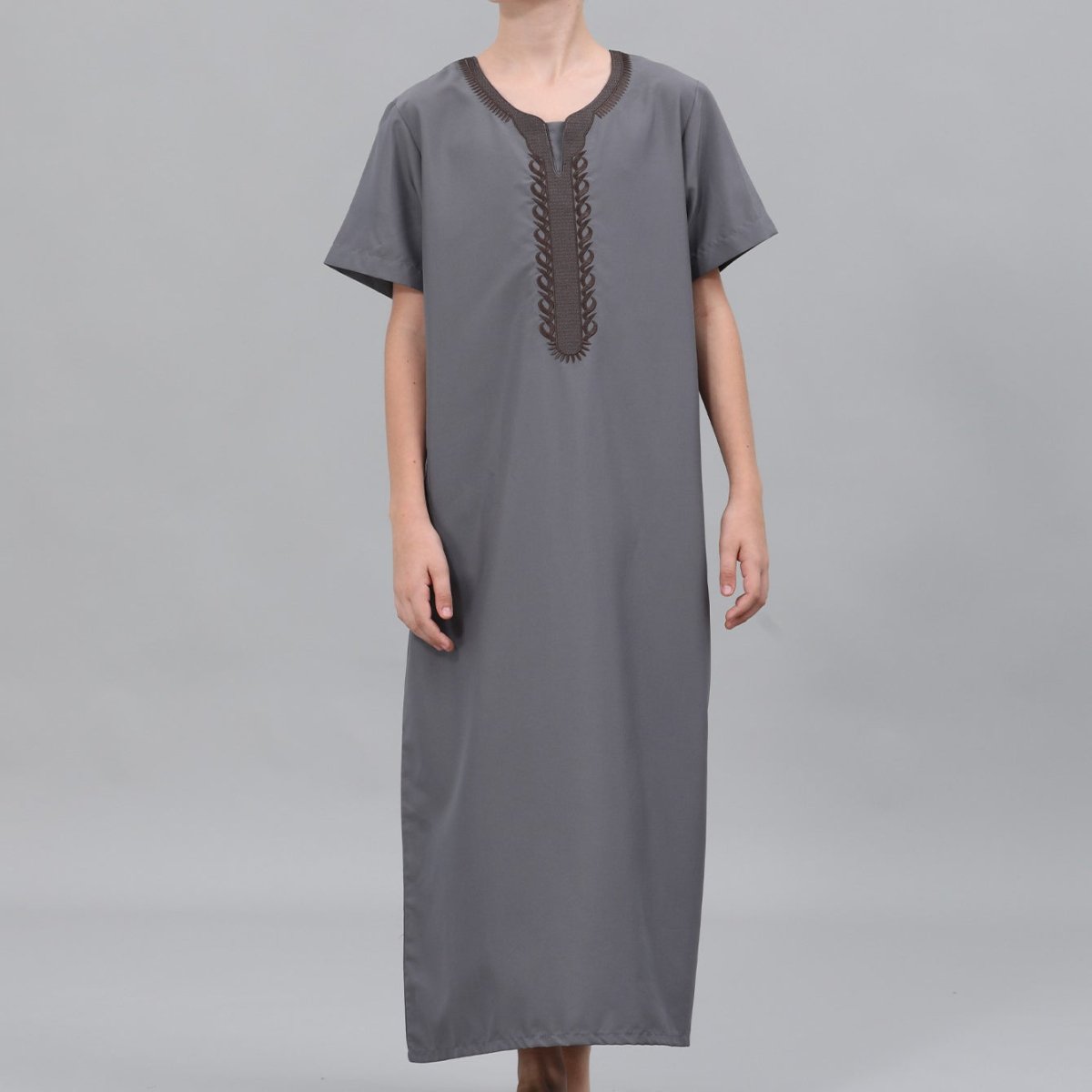 Qamis brodé pour garçons avec poches latérales (MKB035)